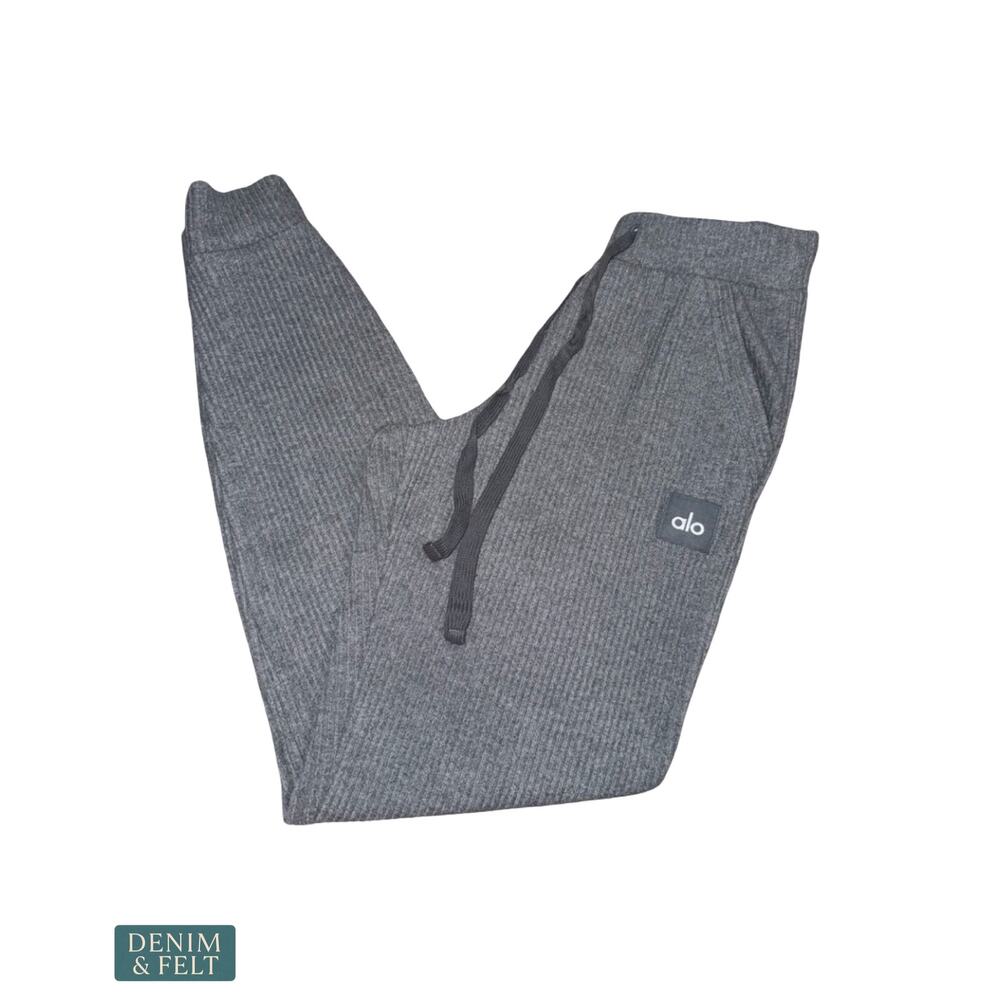 Alo Muse Joggers Grey Fleece Minimal Streetwear Lounge Clean Aesthetic Sweatpant